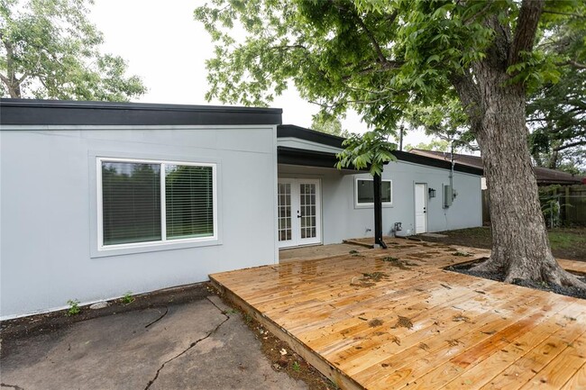 Building Photo - 10937 Greenwillow Dr