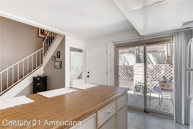 Building Photo - 1 br, 1.5 bath House - 1899 Avacado Court