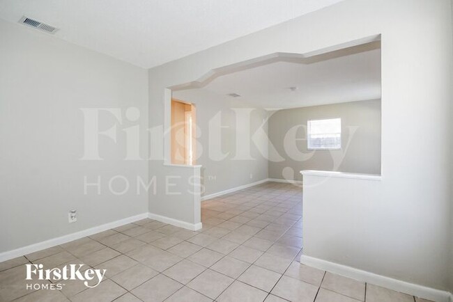 Building Photo - 3217 Deerfield Dr