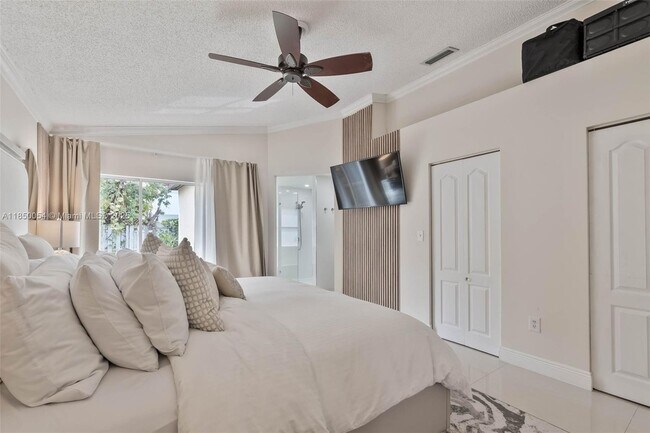 Building Photo - 9765 SW 155th Ct