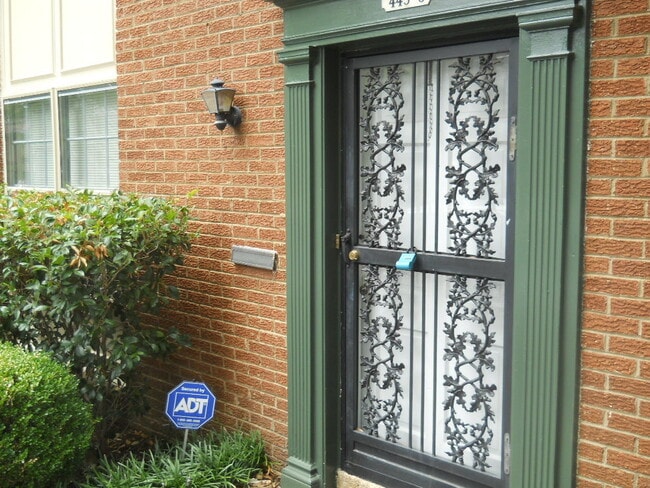 Building Photo - 3br/3ba Condo Located in Jamestown. Commun...