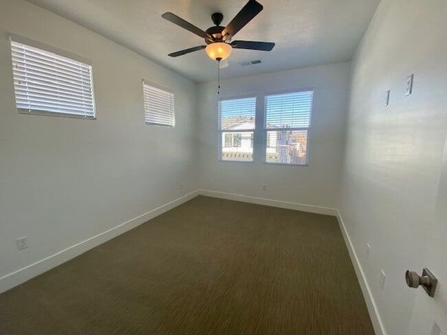 Building Photo - 2664 E Gray Birch Dr