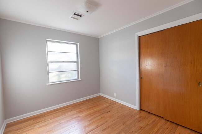 Building Photo - Large 3-Bed, 1-Bath Home on Anderson Island – Newly Remodeled!