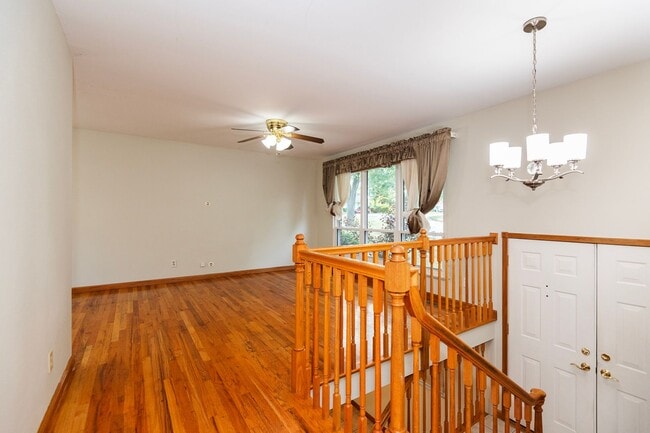 Building Photo - Spacious 4-Bed, 2.5-Bath Split-Level Home