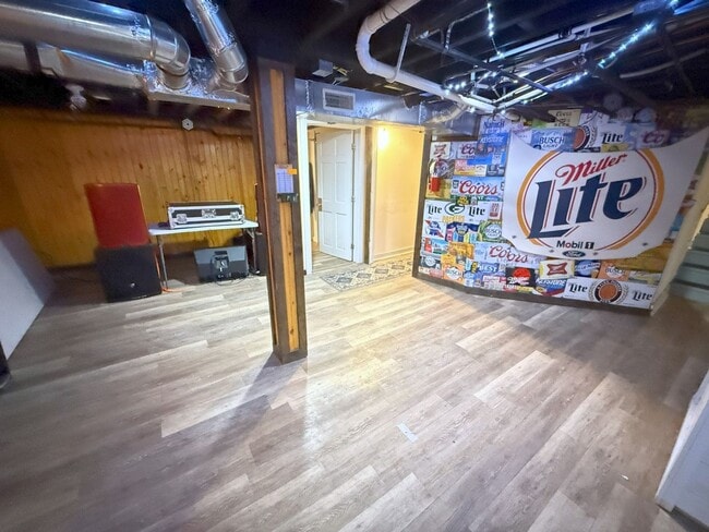 Building Photo - 42 N Breese Terrace