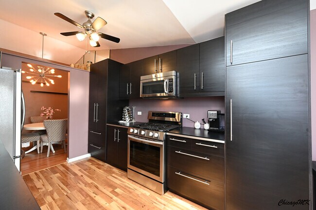 Building Photo - 1735 Chesapeake Ln