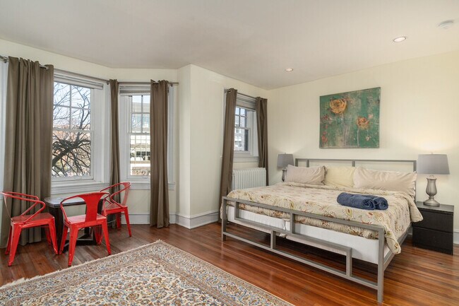 Building Photo - 2633 Adams Mill Rd NW