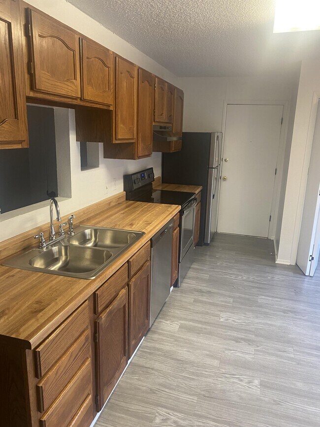 Building Photo - 3903 Trotwood Trail