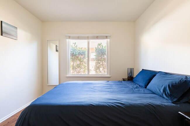 Building Photo - 12415 1/2 Chandler Blvd-A