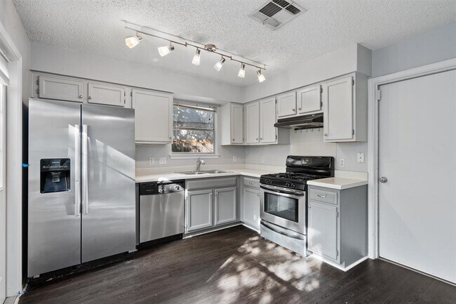 Building Photo - 8607 Dandelion Trail