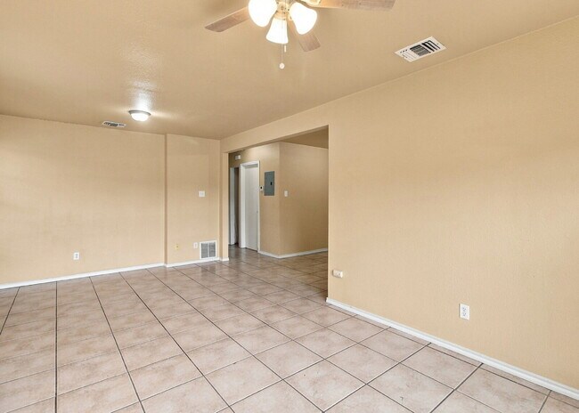 Building Photo - Updated 2 Bedroom Home with Bonus Room and Covered Patio