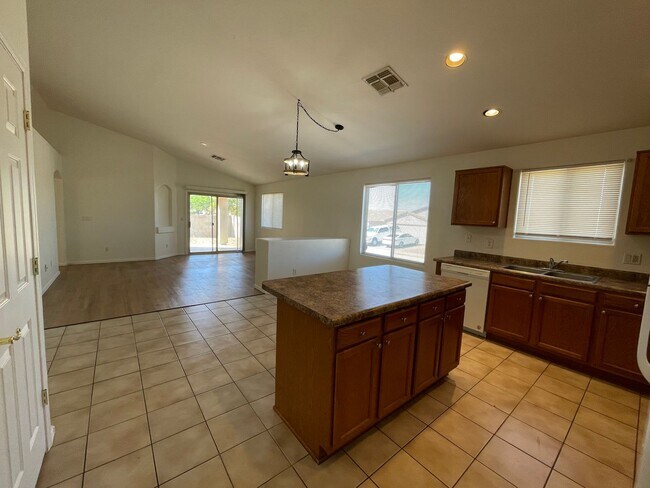 Building Photo - Charming Corner Lot - 4 Bedroom/ 2 Bathroom