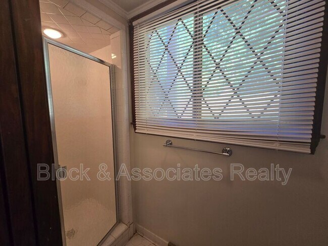 Building Photo - 1194 Ingram Dr