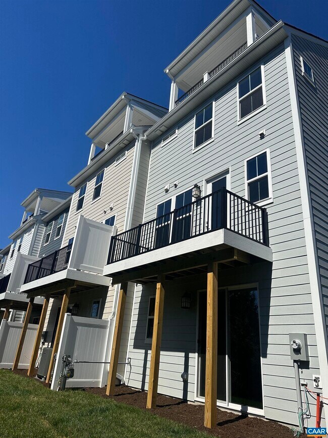 Building Photo - 2024 Calico Ct