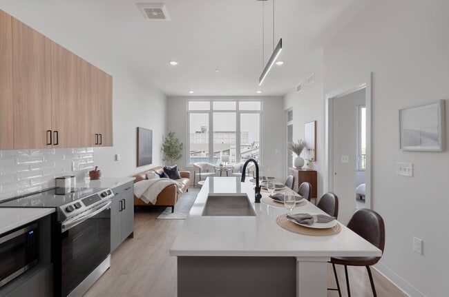 Building Photo - Breakwater Lofts