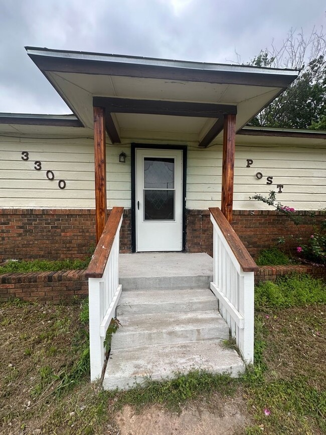 Building Photo - 4 Bed, 2 Bath, 2 dInng, 2 Living