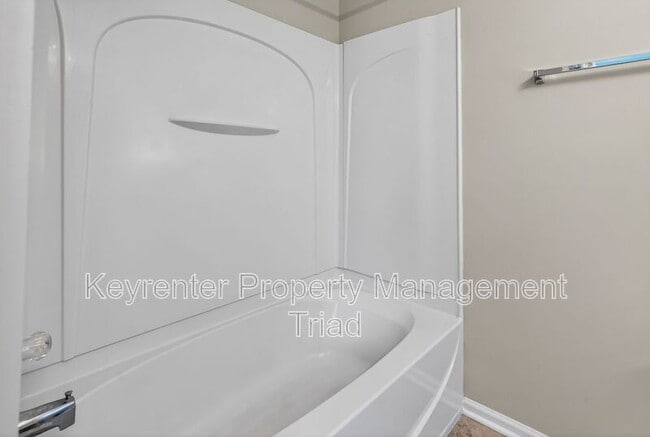 Building Photo - 94 Tannenbaum Cir