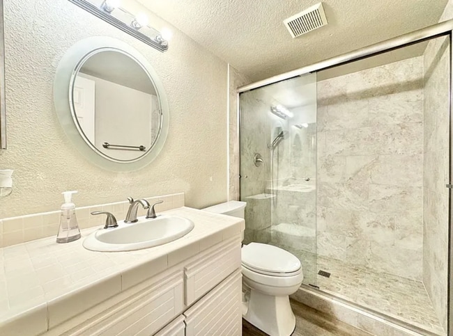 Building Photo - Beautiful 5B/3BA Home in Rancho Bernardo A...