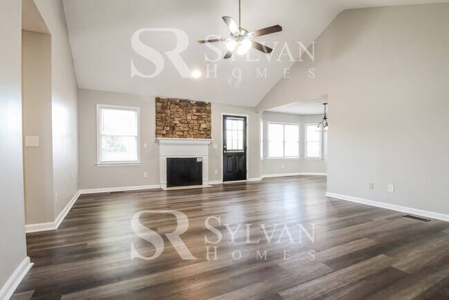 Building Photo - This lovely home is ready for your personal touch!