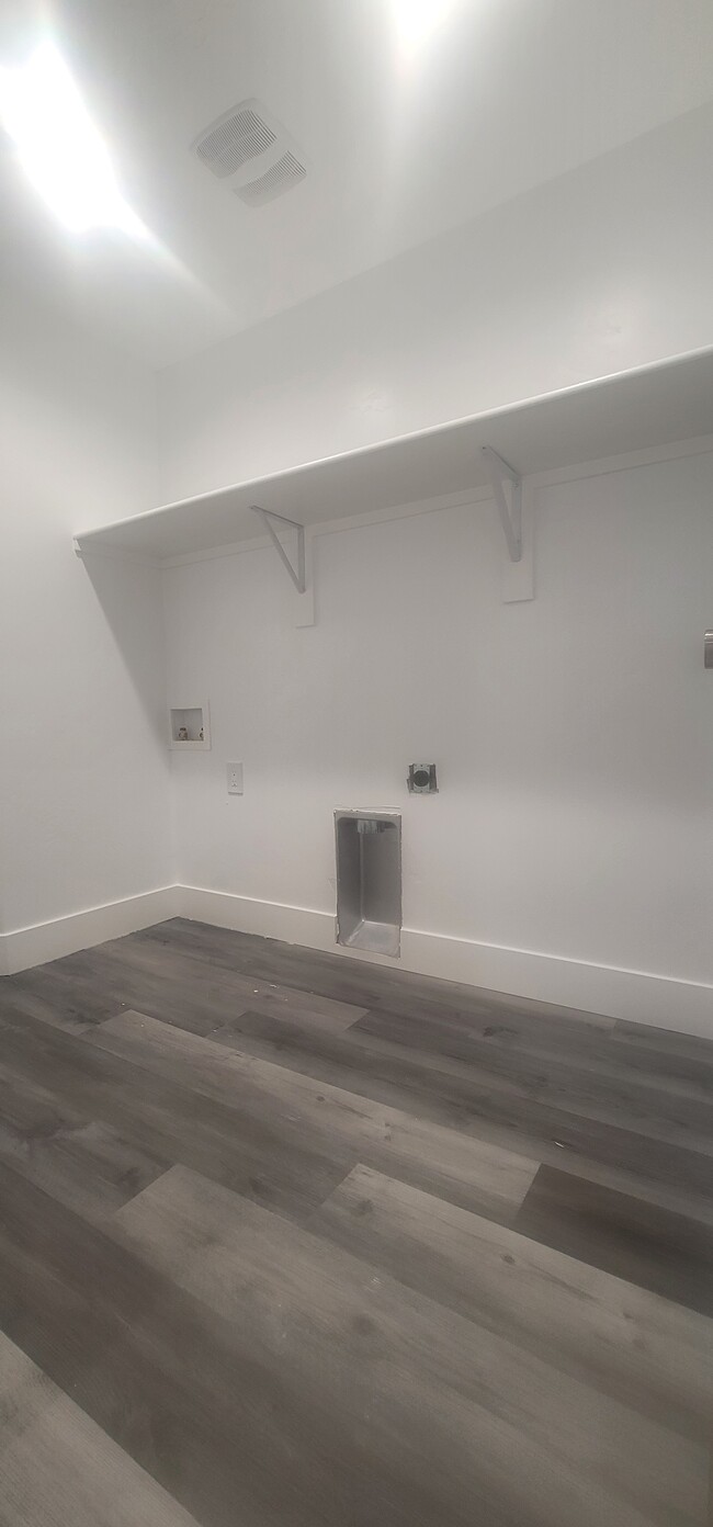 Building Photo - 490 Merino Dr