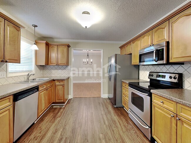 Building Photo - 6217 Highland Brook Dr