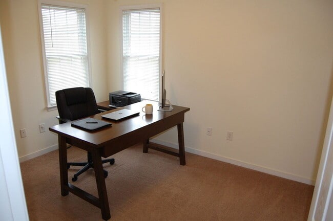 Building Photo - 2218 Midview Rd