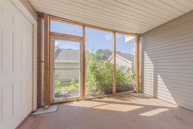 Building Photo - 1324 Heatherwood Ln