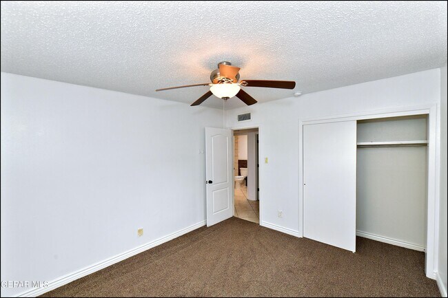 Building Photo - 10565 Murphy St