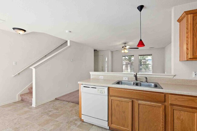 Building Photo - Plum Creek - 3 Bedroom / 2.5 Bathroom Home - 2 Car Garage - Fenced Backyard