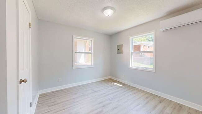 Building Photo - Two Bedroom 1 Bath Single Standing Rental ...