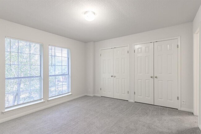 Building Photo - 10225 Open Gate Dr