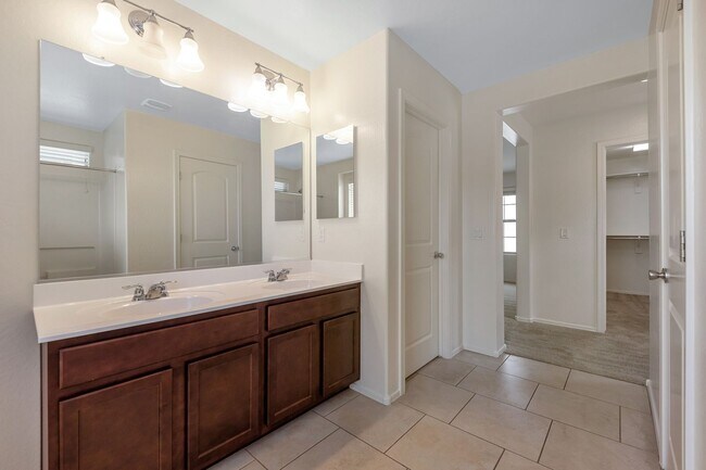 Building Photo - Charming 4 bedroom 3 bath Home in Gilbert!