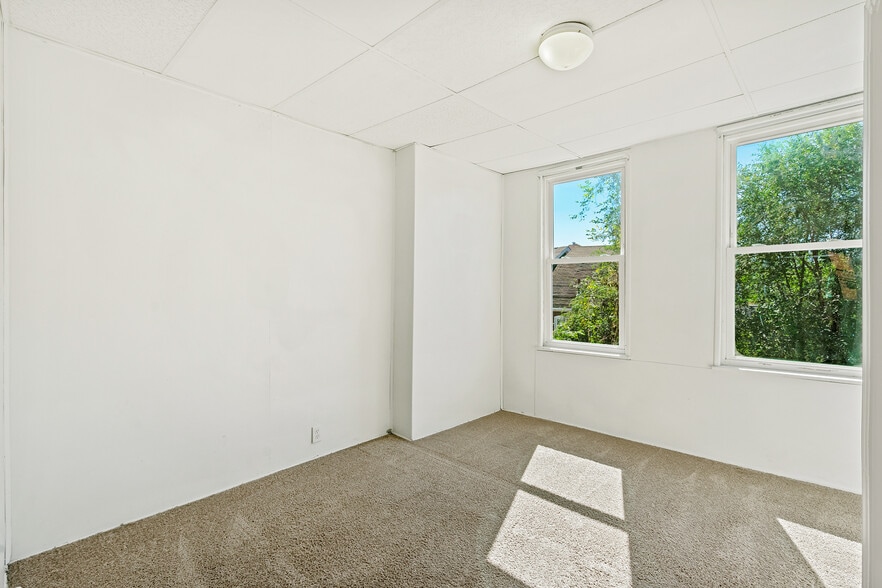 Building Photo - 356 Ophelia St