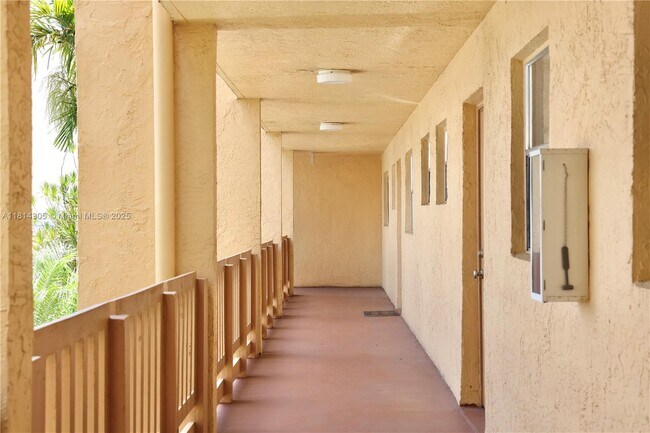 Building Photo - 6870 Royal Palm Blvd