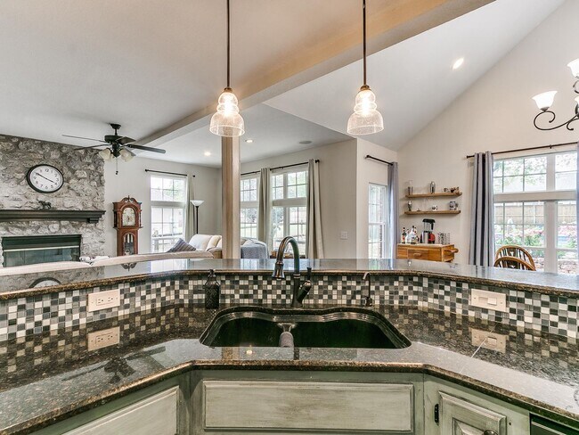 Building Photo - This stunning 4-bedroom, 3.5-bathroom home...