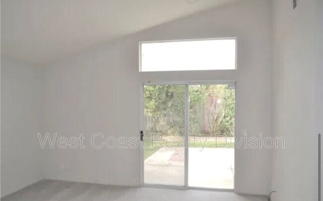 Building Photo - 27573 Dandelion Ct