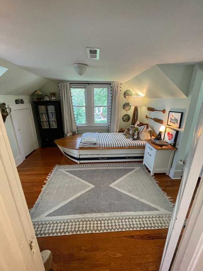 Building Photo - Charming Three Bedroom Home in the Heart of West Ashely