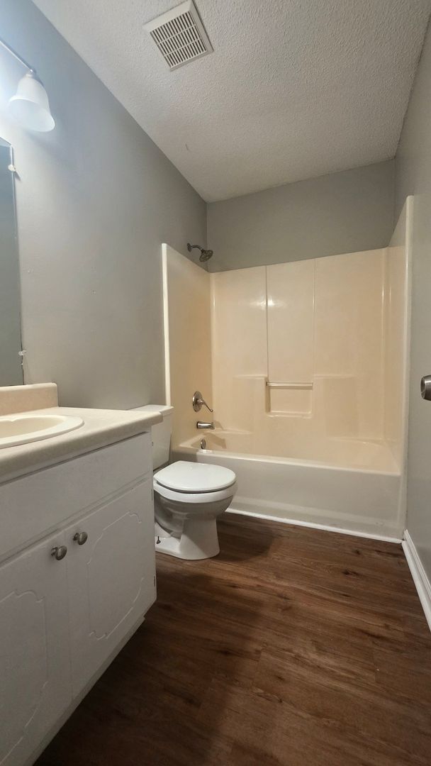 Building Photo - Check out this recently renovated home!