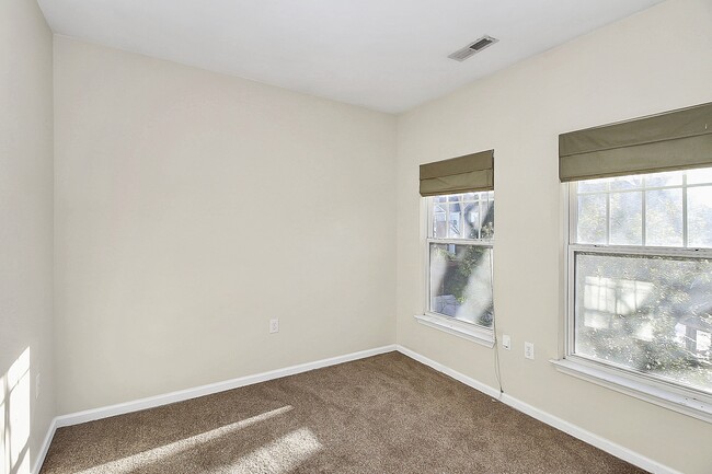 Building Photo - 526 N Davidson St