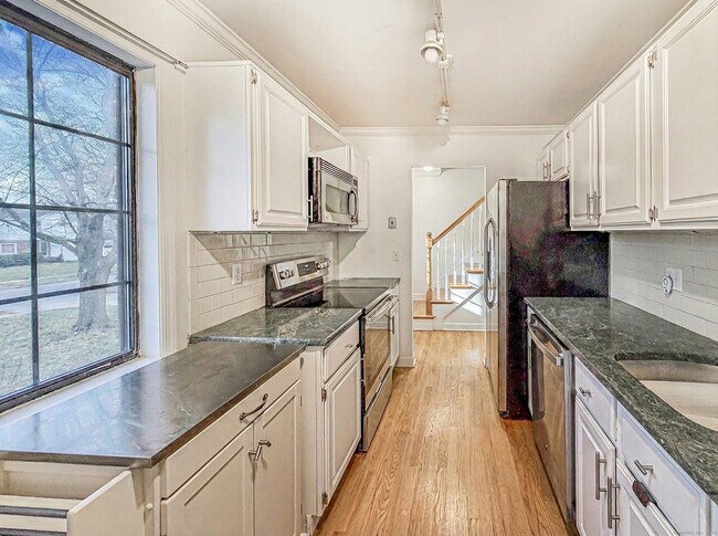 Building Photo - 202 Soundview Ave