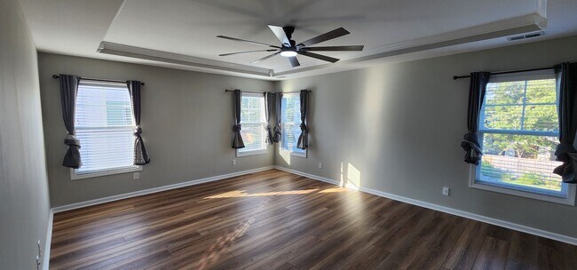 Building Photo - Welcome to Eagle Landing—where 3-bedroom bliss meets effortless style.