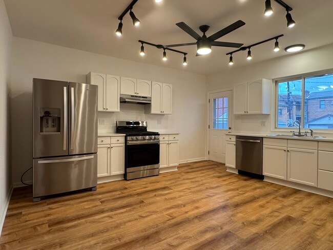 Building Photo - 16 Sycamore St