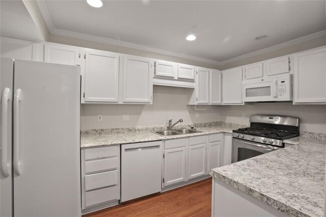 Building Photo - 202 Peachtree Forest Dr