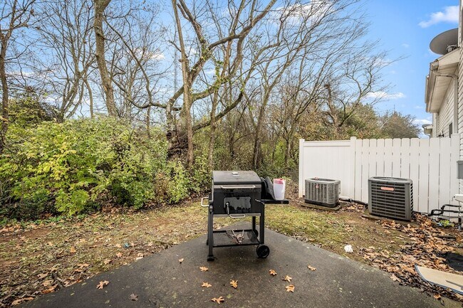 Building Photo - 4910 Laura Jeanne Blvd