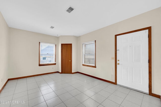 Building Photo - 613 Ocean