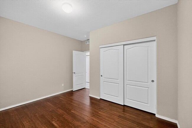 Building Photo - Executive 2 story Town house 4 Bedroom 3 b...