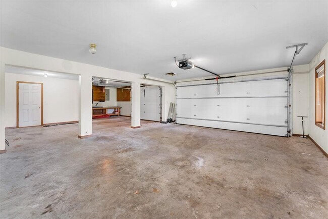 Building Photo - 3261 Eden Dr