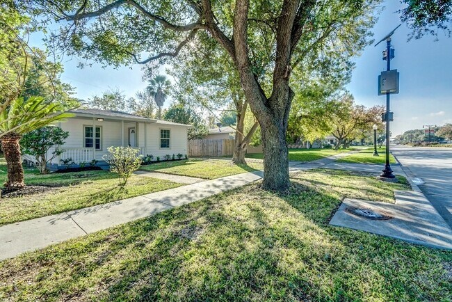 Building Photo - Homes For Rent In TX: Texas City 77590 – 9th Ave N 2BR