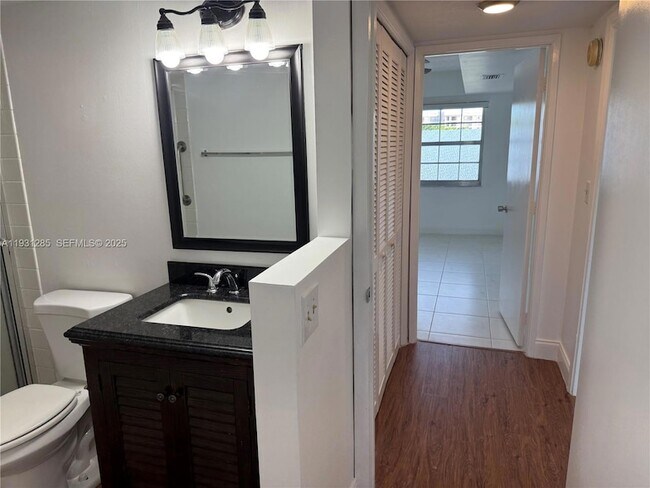 Building Photo - 625 Oaks Dr