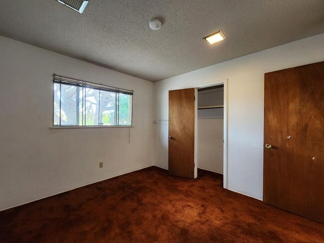 Building Photo - 1114 Camino Consuelo